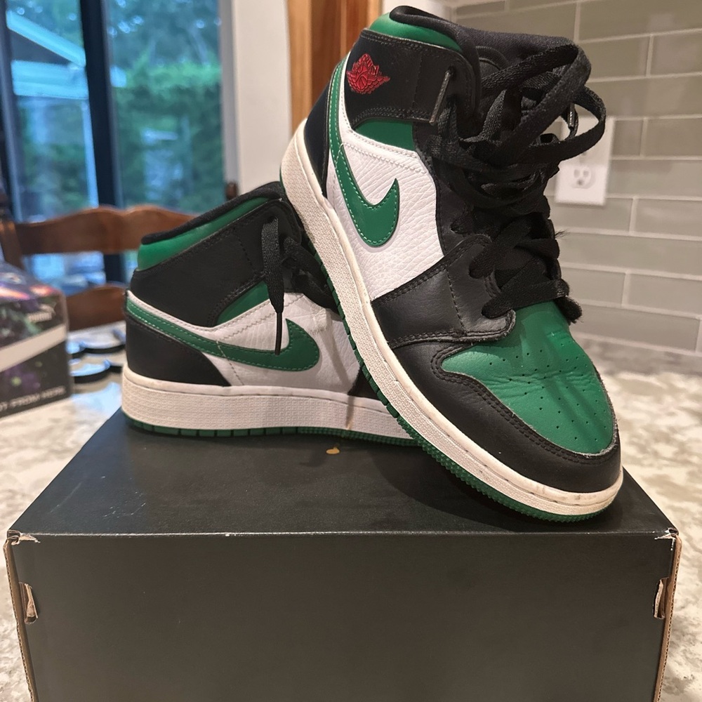 Air Jordan 1 mid
